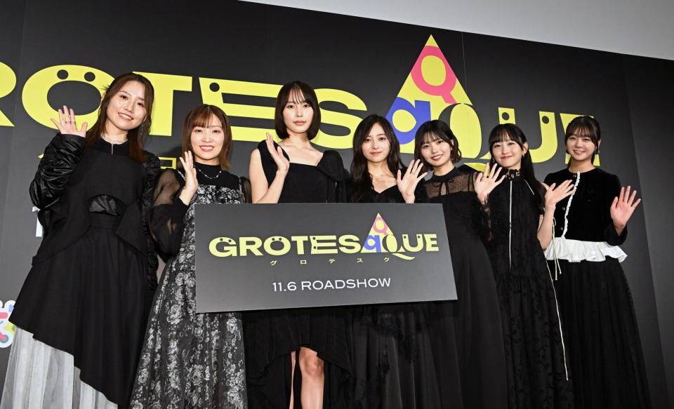 舞台あいつに登場した（左から）長谷川育美、市ノ瀬加那、南沙良、井上和、中西アルノ、一ノ瀬美空、冨里奈央（撮影・堀内翔）