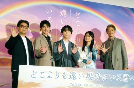 （左から）和田純一監督、土屋神葉、石橋陽彩、永瀬アンナ、玉木宏