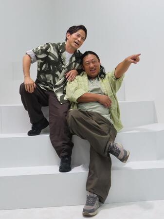 ＧＰ帯でレギュラー化する「今さらシロー」出演の岡田准一（左）と秋山竜次