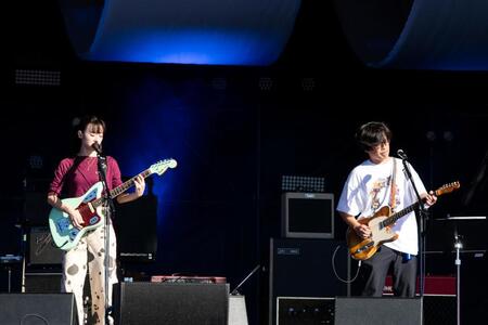 コラボを果たした羊文学・塩塚モエカ（左）とくるり・岸田繁（撮影・ｚｅｎｔａ）