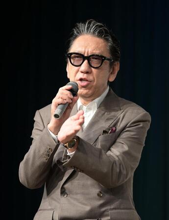 音楽を学ぶ生徒にアドバイスするバンタンミュージックアカデミー特別顧問・布袋寅泰（撮影・金居みつよし）