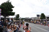 出雲駅伝のスタートを待つ観衆（撮影・高部洋祐）