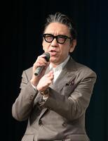 音楽を学ぶ生徒にアドバイスするバンタンミュージックアカデミー特別顧問・布袋寅泰（撮影・金居みつよし）