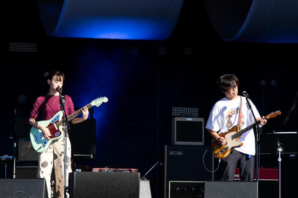 コラボを果たした羊文学・塩塚モエカ（左）とくるり・岸田繁（撮影・ｚｅｎｔａ）