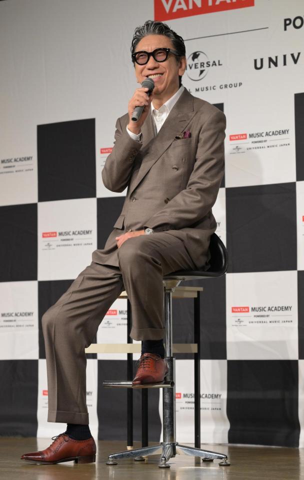 自身の体験を話すバンタンミュージックアカデミー特別顧問の布袋寅泰（撮影・金居みつよし）
