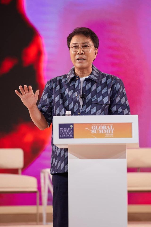 ＳＭ　Ｅｎｔｅｒｔａｉｎｍｅｎｔの公式インスタグラム＠ｓｍｔｏｗｎより　ＳＭ退社後、イ・スマン氏は契約によりアメリカや中国で活動