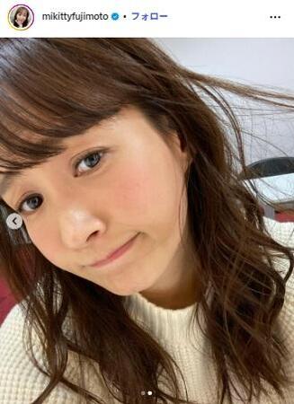 白髪が生えたことを嘆く藤本美貴。藤本美貴のインスタグラム ＠ｍｉｋｉｔｔｙｆｕｊｉｍｏｔｏより。２０２０年１２月の投稿