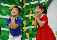 キュートなマルモリダンスを披露した芦田愛菜と鈴木福＝２０１１年７月