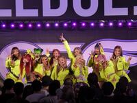 デビューショーケースを行ったＧＡＬＥＤＧＥ．の（前列左から）ＵＩＵＩ、ＡＩＮＡＧＡＬ、ＡＹＵＣＨＩ、ＲＥＮＰＯＭ、ＲＩＭＩＢＡＢＵ（後列同）ＫＩＫＩ、ＹＵＩＮＥＫＯ、ＵＮＡ、ＨＯＮＯ、ＬＩＩ、ＭＩＩＩＨＯ