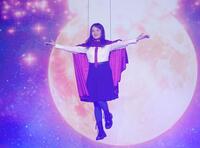 宙を舞い登場した畑芽育（撮影・吉澤敬太）