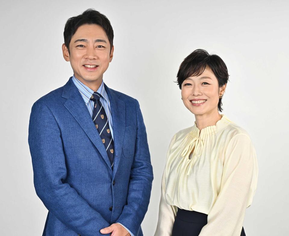 小泉孝太郎（左）と有働由美子　