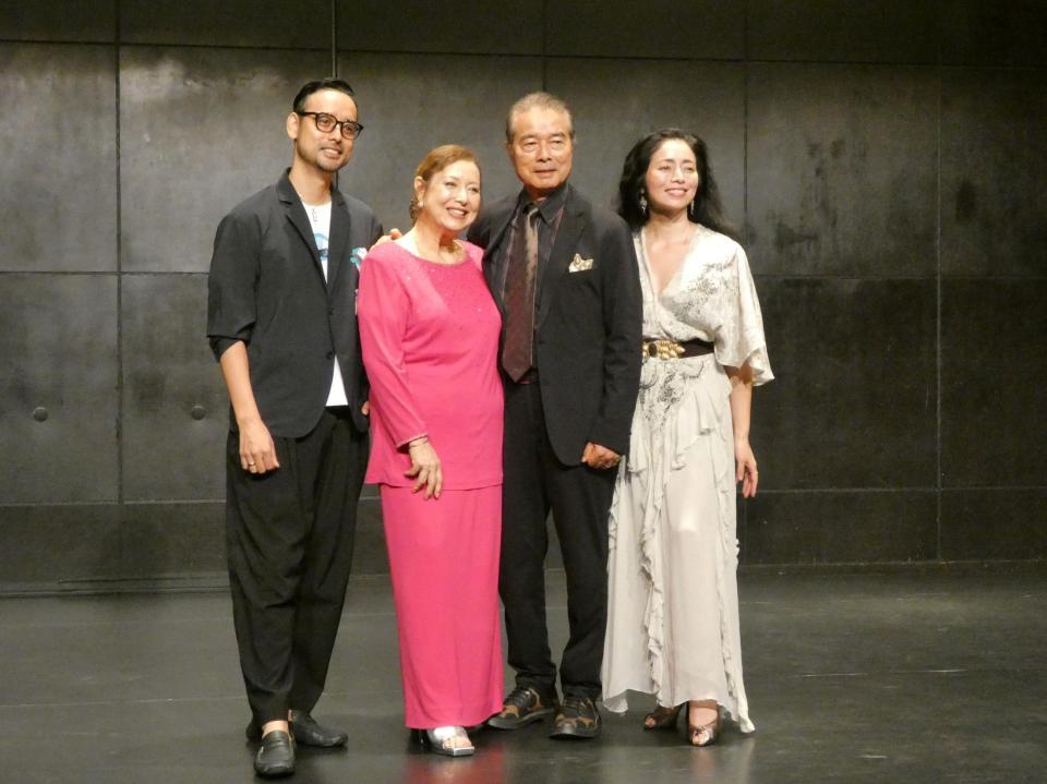 会見を行った（左から）長男の洋輔、キャシー中島、勝野洋、次女の雅奈恵