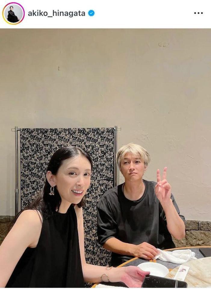 「娘が撮った」夫婦写真。雛形あきこのインスタグラム＠ａｋｉｋｏ＿ｈｉｎａｇａｔａ（２４年７月１９日付）より 
