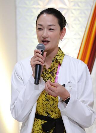 育児について話す冨永愛（撮影・西岡正）