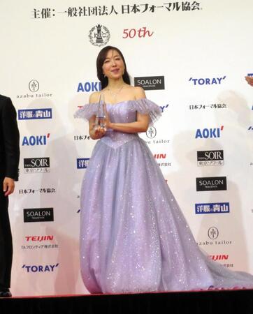 フォーマルウエアで登場した平原綾香
