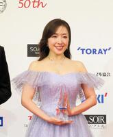 フォーマルウエアで登場した平原綾香＝東京・信濃町の明治記念館