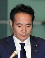 首相官邸に入る簗農相