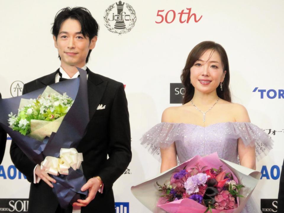 フォーマルウエアで登場したディーン・フジオカ（左）と平原綾香