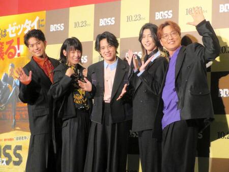 （左から）モナキのじん、おヨネ、ケンケン、サカイJr.と酒井一圭