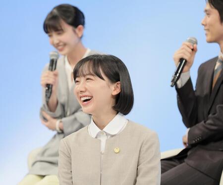 ドラマ「南田南弁護士は天才肌」制作発表笑顔を見せる芦田愛菜＝東京メディアシティ（撮影・吉澤敬太）