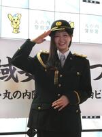 一日警察署長を務めた園田あいか