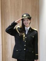一日警察署長を務めた園田あいか