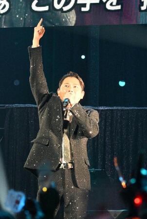 ライブで熱唱する今井翼＝ＫＴ・Ｚｅｐｐ　Ｙｏｋｏｈａｍａ（撮影・持木克友）