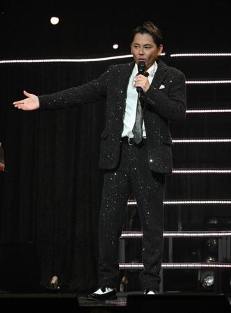トークで盛り上がる今井翼＝ＫＴ・Ｚｅｐｐ　Ｙｏｋｏｈａｍａ（撮影・持木克友）
