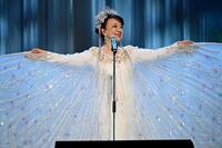 「魅せられて」を歌うジュディ・オング