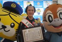 （左から）天王寺署マスコットキャラクターのてんとら、辰巳ゆうと、大阪府のマスコットキャラクターのもずやん