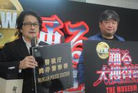メディア内覧会に出席した亀山千広プロデューサー（左）と本広克行監督