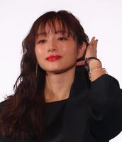 舞台あいさつに登壇した石原さとみ＝ユナイテッドシネマアクアお台場（撮影・石井剣太郎）