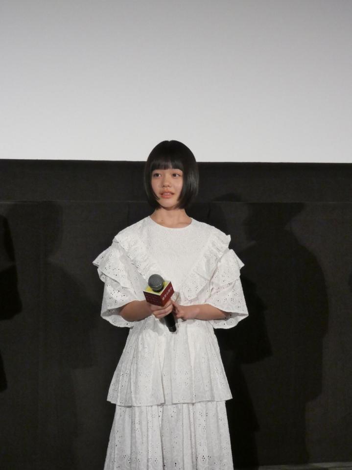 舞台あいさつを行った小八重葵美＝都内