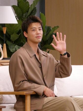 撮影に応じる竹内涼真