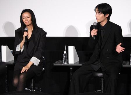 トークで盛り上げる榮倉奈々（左）と赤楚衛二