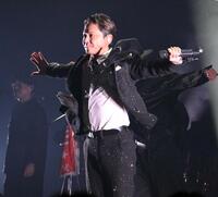 切れのいいダンスを見せる今井翼＝ＫＴ・Ｚｅｐｐ　Ｙｏｋｏｈａｍａ（撮影・持木克友）