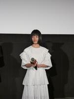 舞台あいさつを行った小八重葵美＝都内