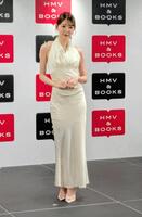 写真集発売記念イベントを行った堀未央奈＝都内