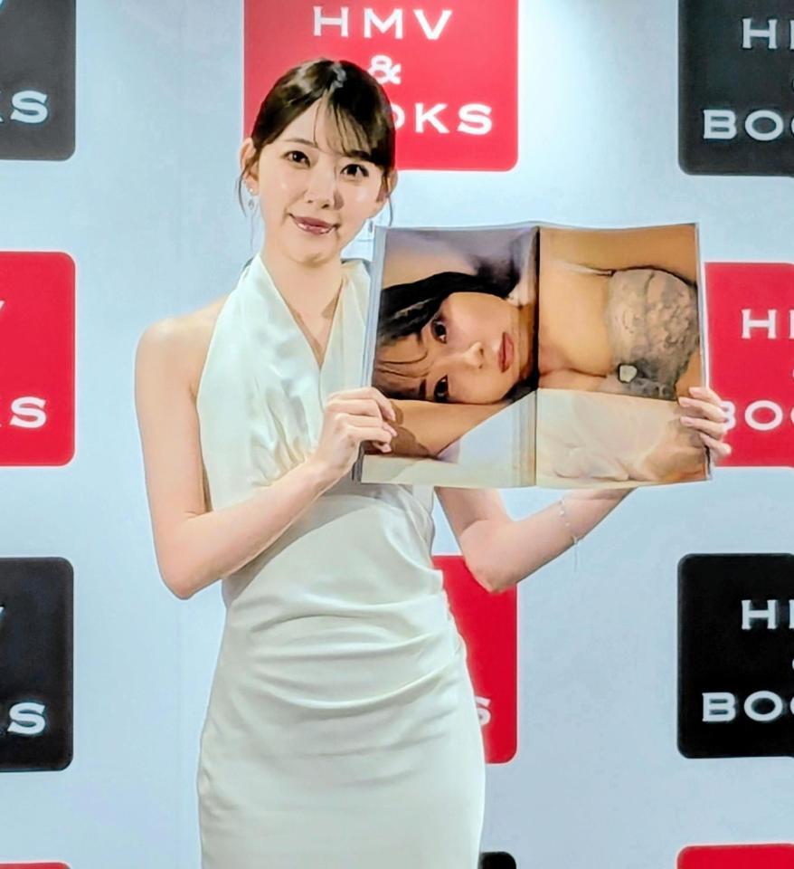 写真集発売記念イベントを行った堀未央奈