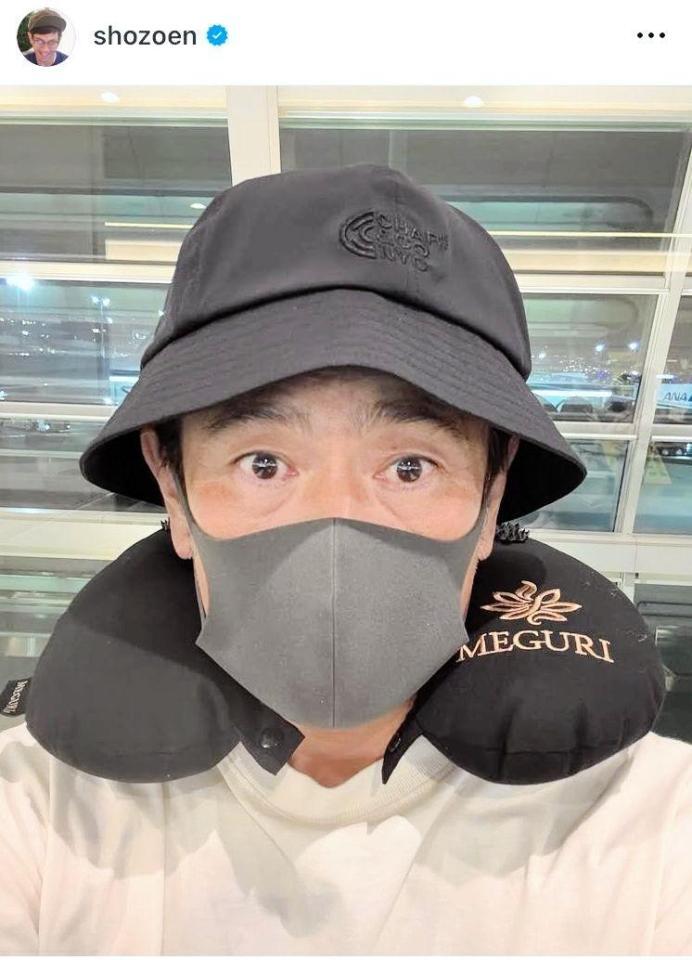 ハワイへの出国前、空港で。遠藤章造のインスタグラム＠ｓｈｏｚｏｅｎ（９月２５日付）より