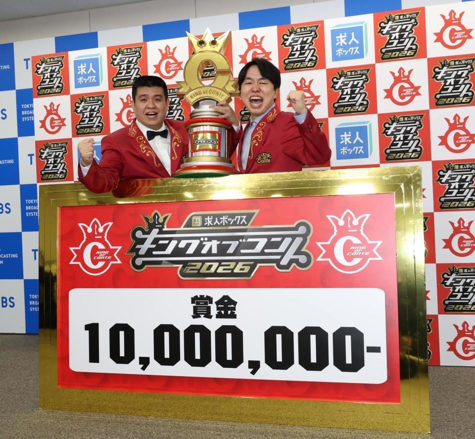 優勝し１９代目の王者に輝いたジェラードン・アタック西本（左）とかみちぃ（撮影・佐々木彰尚）
