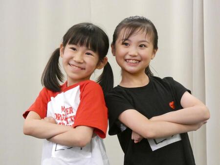 新アニー役に決定した栗原和花さん（左）、宿谷彩禾さん