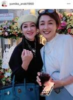 バーキン似合う！荒木由美子（左）のインスタグラム＠ｙｕｍｉｋｏ＿ａｒａｋｉ１９６０（１０月１０日付）より
