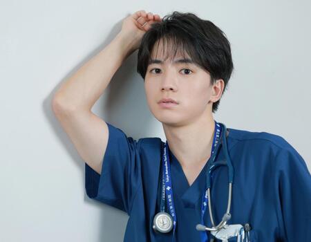 「救命病棟２４時」で専攻医役を演じる木戸大聖（撮影・金田祐二）