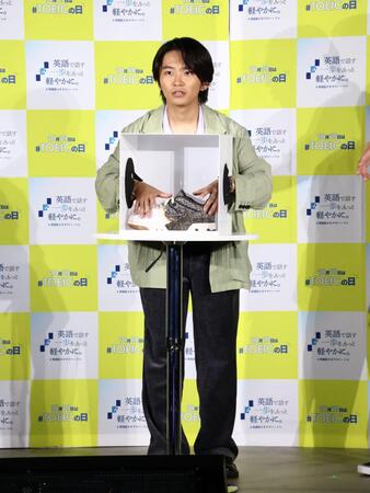 「箱の中身はなんだろな」を英語のみで挑戦する加藤清史郎