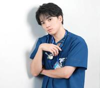 専攻医を演じる木戸大聖（撮影・金田祐二）