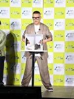 「箱の中身はなんだろな」を英語のみで挑戦するシソンヌ・長谷川