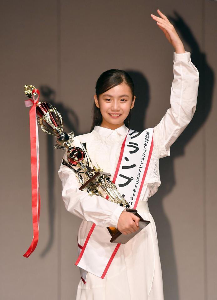 得意のダンスポーズをする田淵結真さん（撮影・千葉大輝）