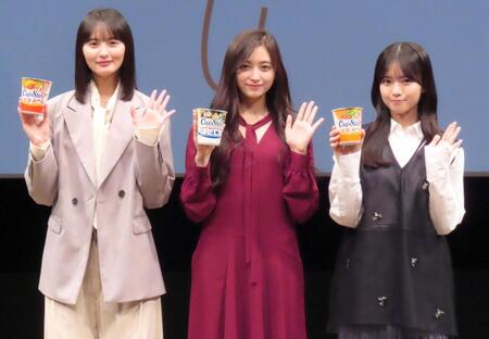 　乃木坂４６の（左から）遠藤さくら、井上和、瀬戸口心月