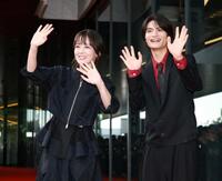 テレ朝系金曜ナイトドラマプレミアム「真田十勇士」ジャパンプレミアに登場した伊原六花（左）と城桧吏（撮影・伊藤笙子）
